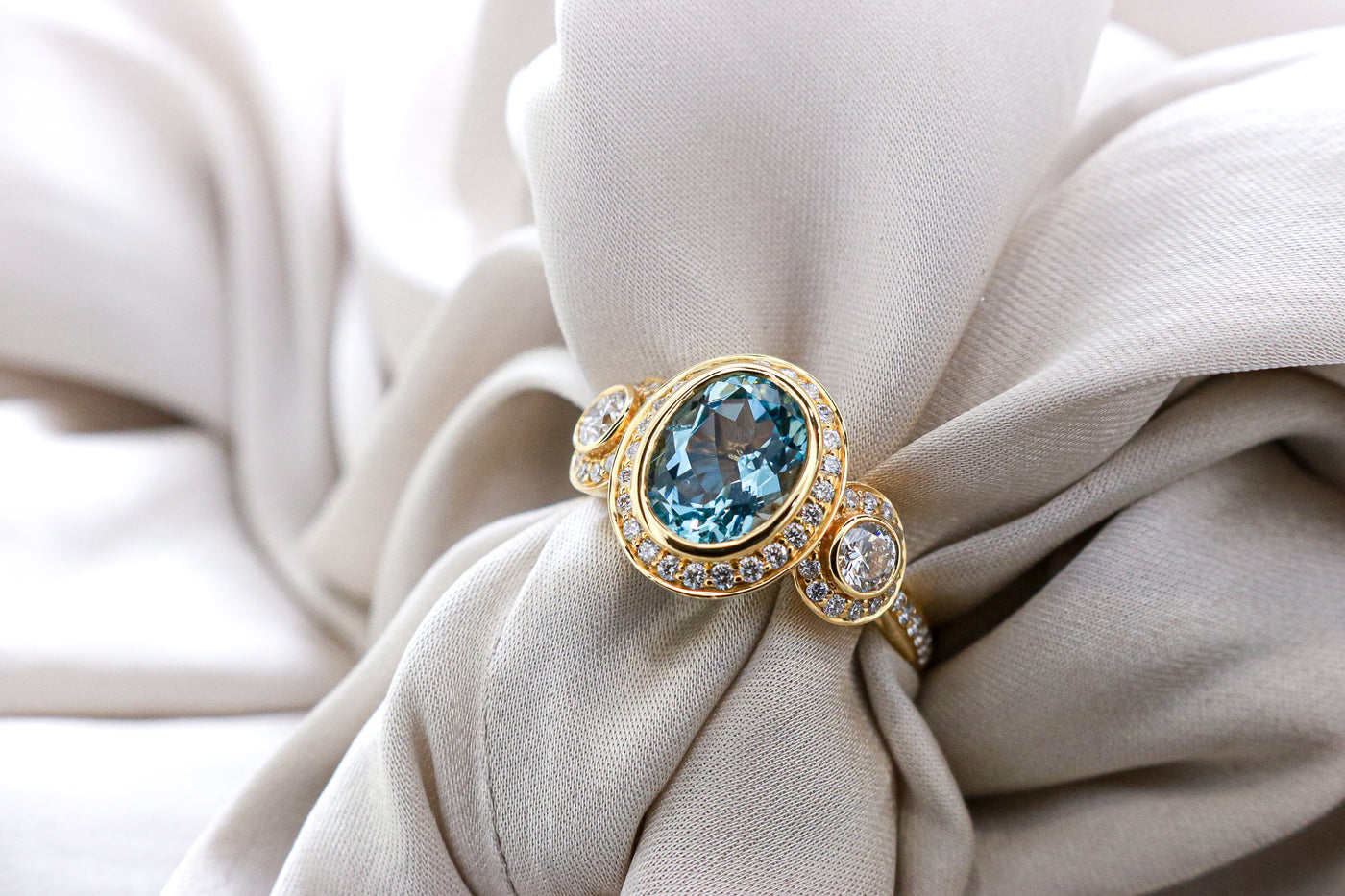 18 CT Aquamarine Diamond Ring