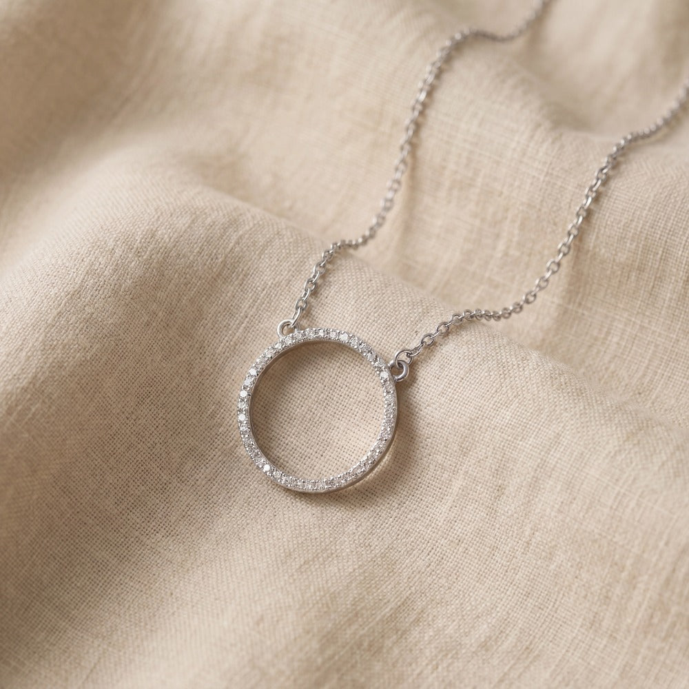 Circle of diamonds necklace minimalistic