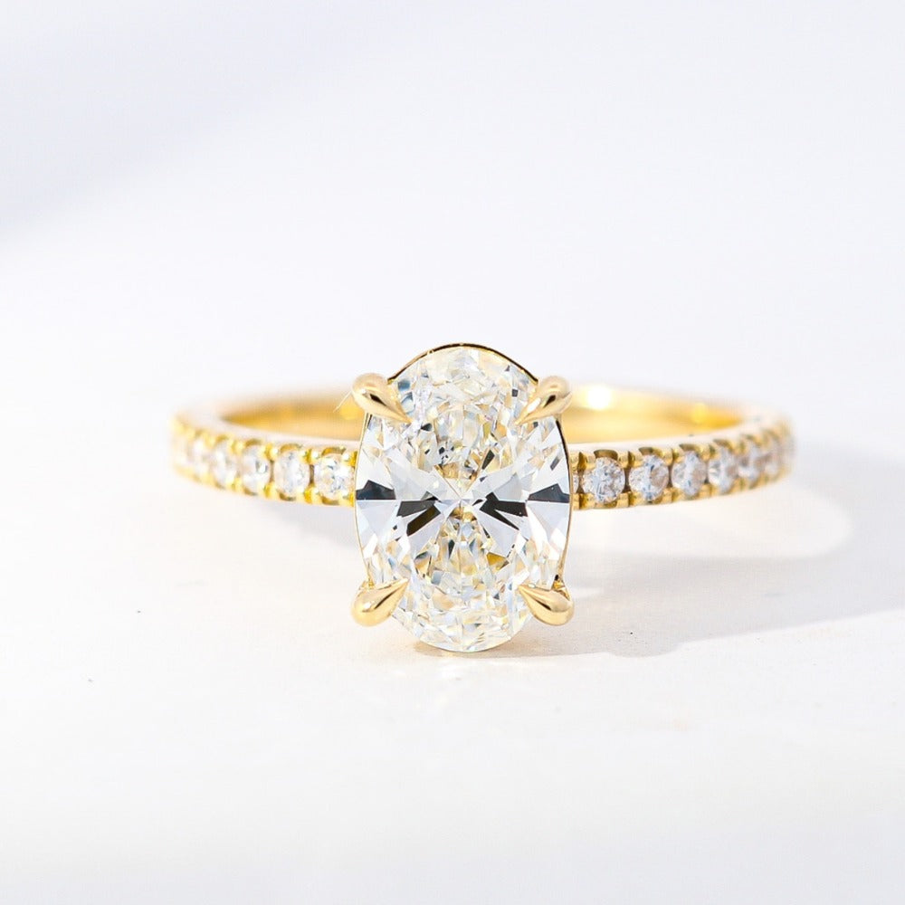 oval diamond engagment ring yellow gold
