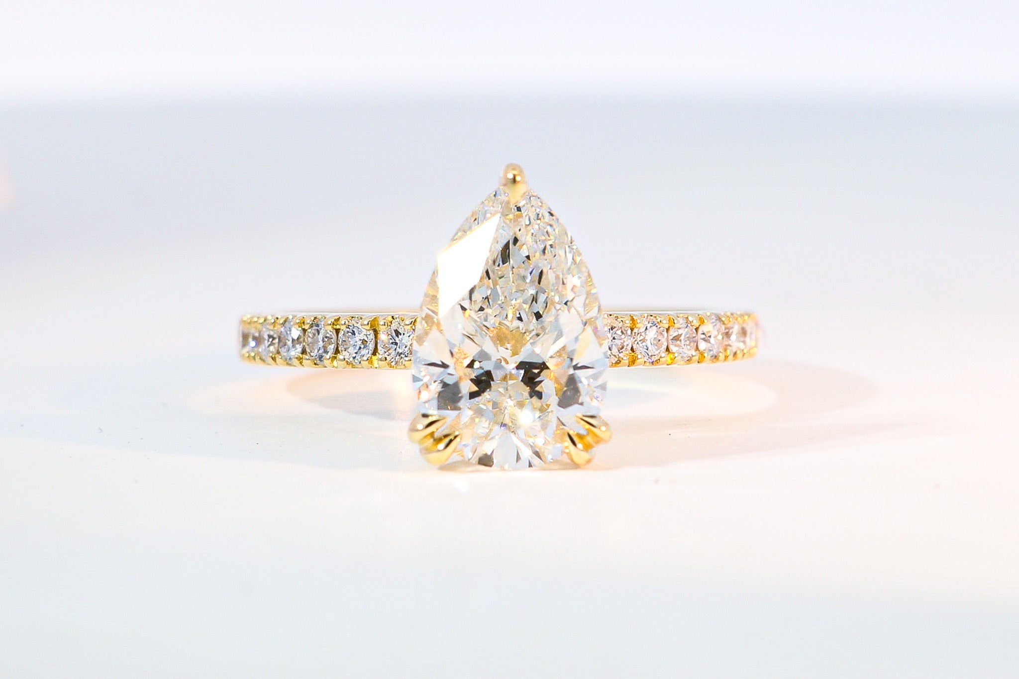 pear_cut_engagment_ring