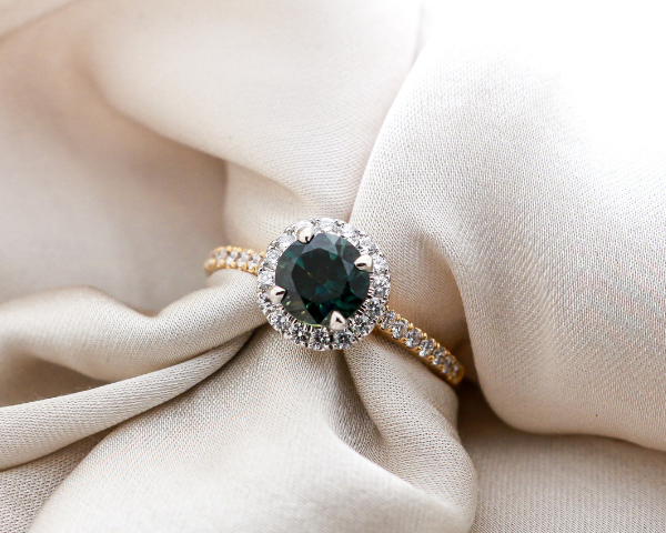 sapphire parti engagement ring  yellow gold 