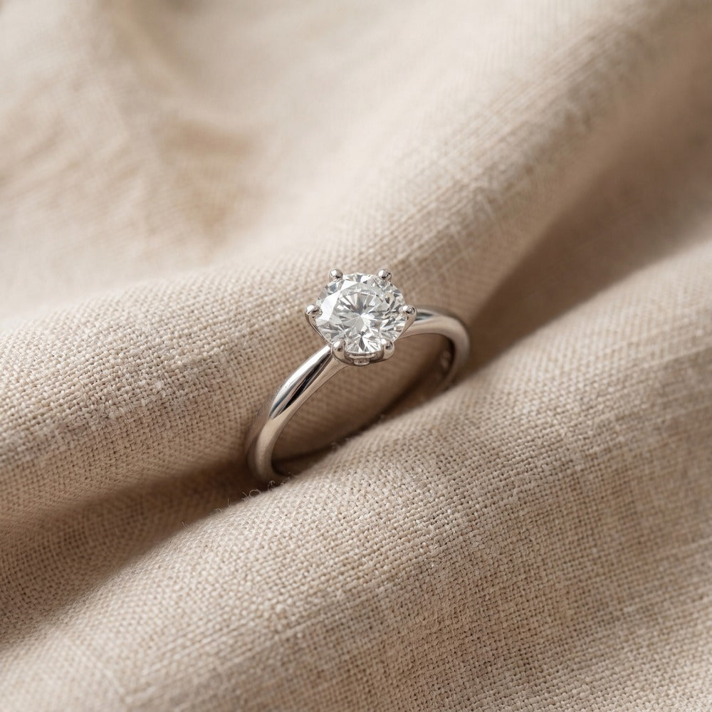 solitaire_diamond_ring_white_gold