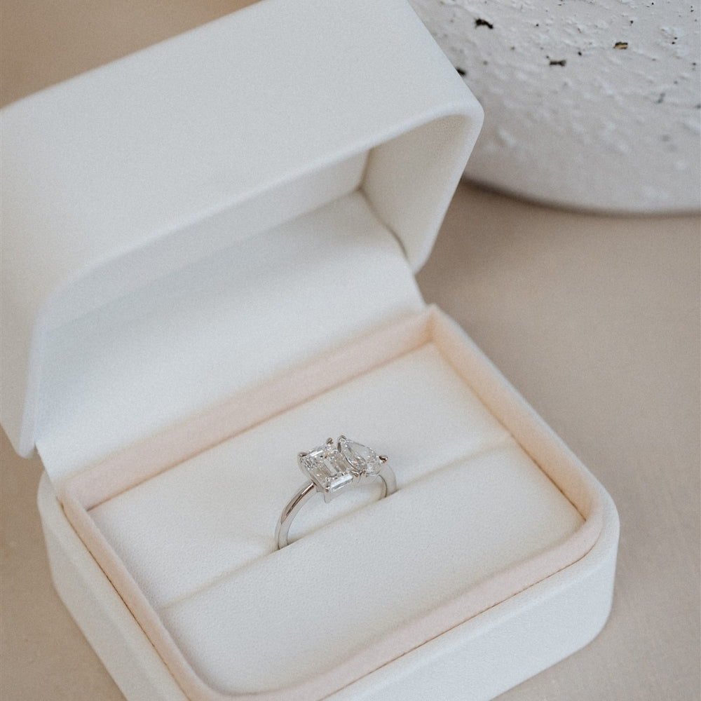 toi-et-moi-engagement-ring