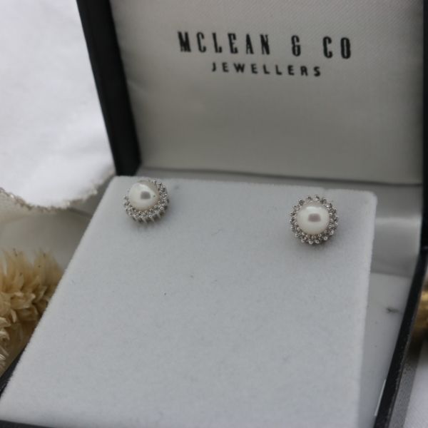 9ct WG Pearl and Diamond Earrings TDW 0.11CT S/C SI